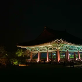 다 덧없이 흘러가는구나. 시간도, 마음도.