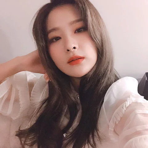 SEULGI (Red Velvet)