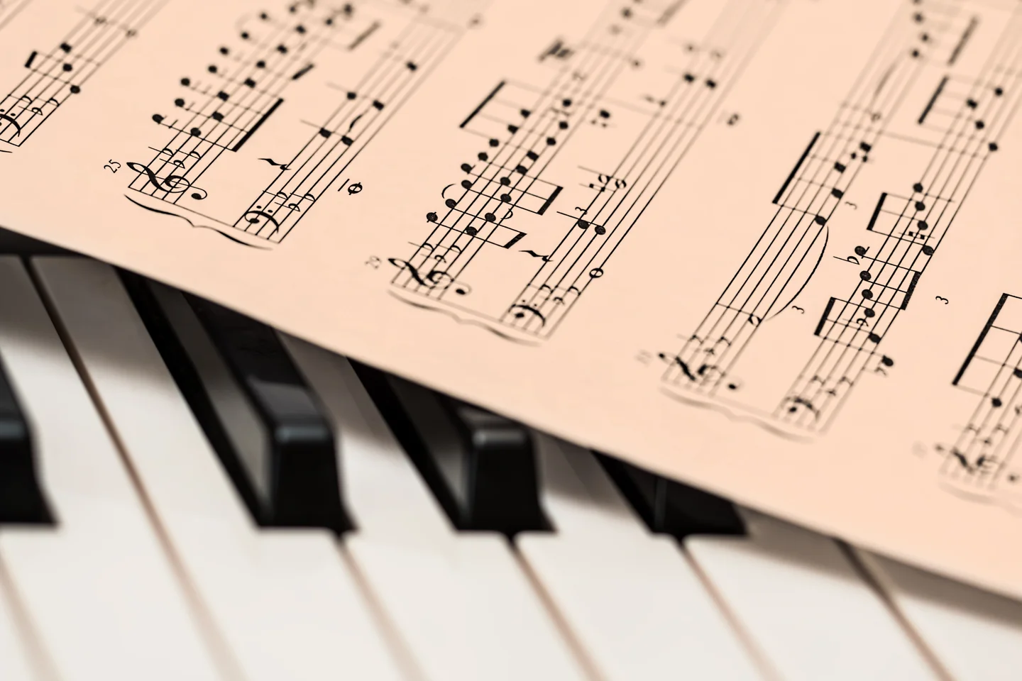 27. Prelude and Fugue No. 1 in C major - Johann Sebastian Bach (pdf) by Chryso_Chrysoberyl