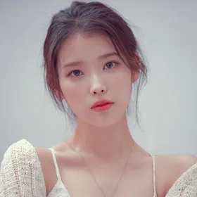 IU (아이유)