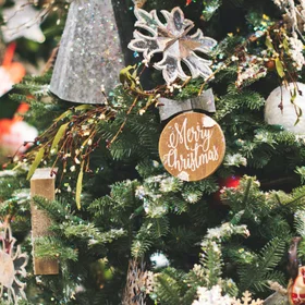 6 Famous Christmas Pop Song to play
